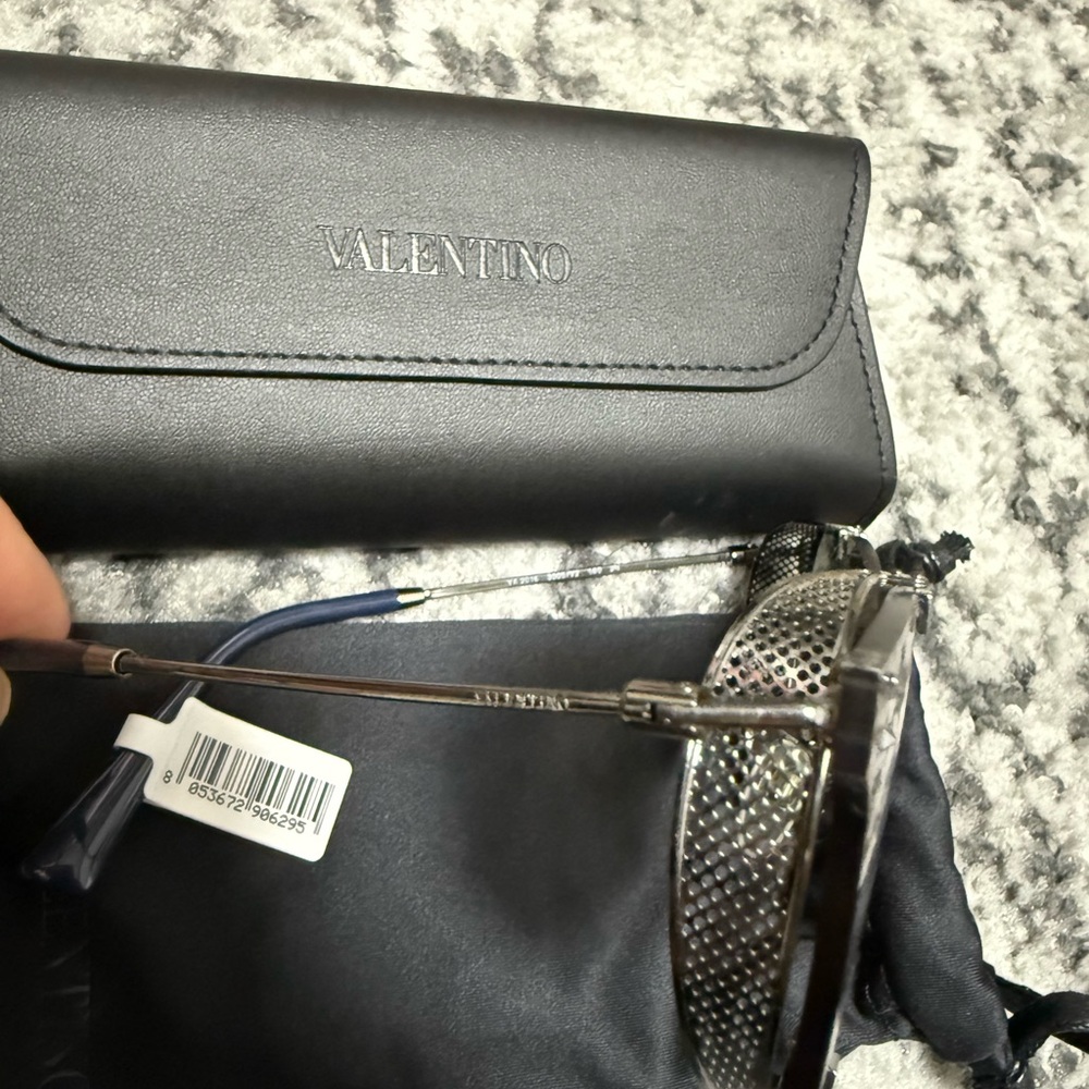 UNISEX Valentino Men's or Women’s Blue & Silver Sunglasses - Picture 4 of 7
